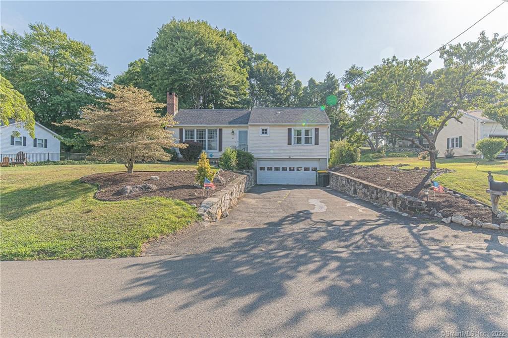 24 Apple Blossom Ln, Danbury, CT 06811