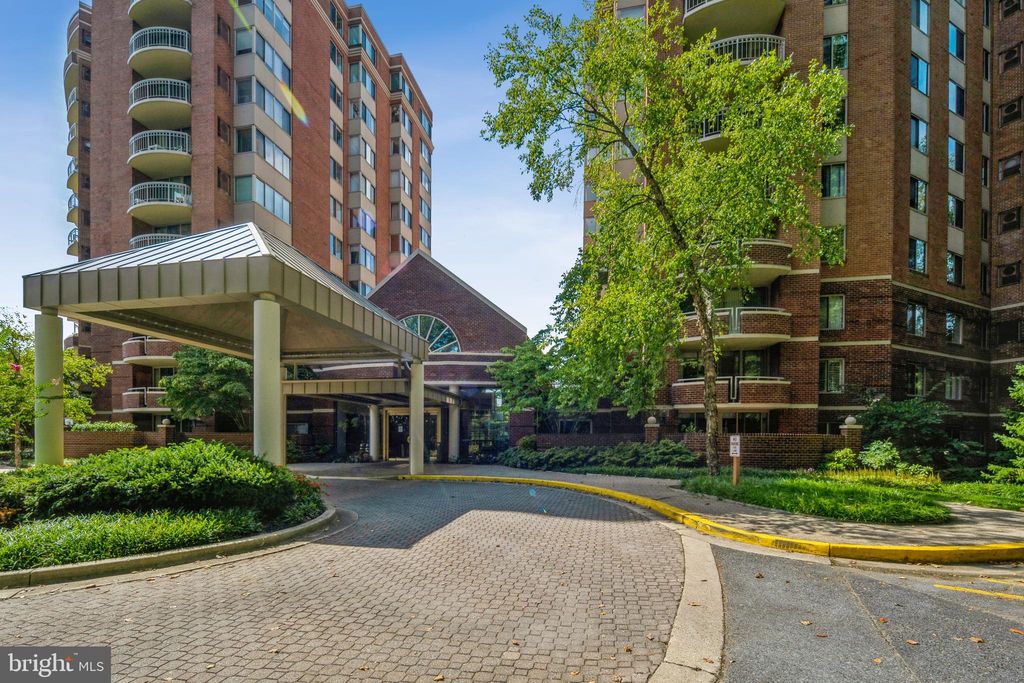 5800 Nicholson Ln #1-404, Rockville, MD 20852