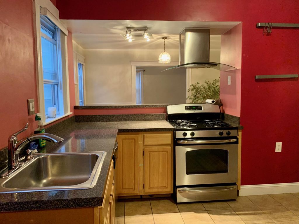 4 Grove St #1A, Belmont, MA 02478