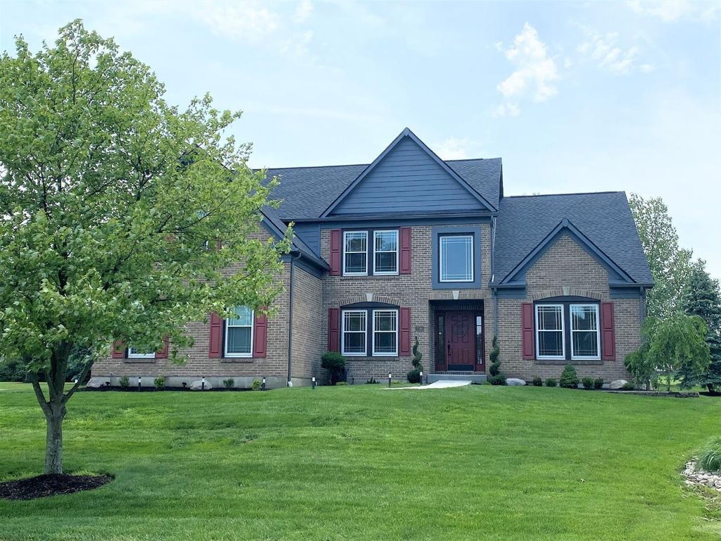 7166 Wetherington Dr, West Chester, OH 45069