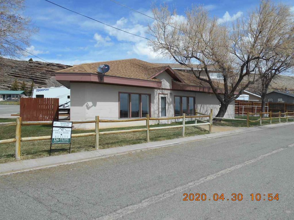 1609 Montana St, Rawlins, WY 82301