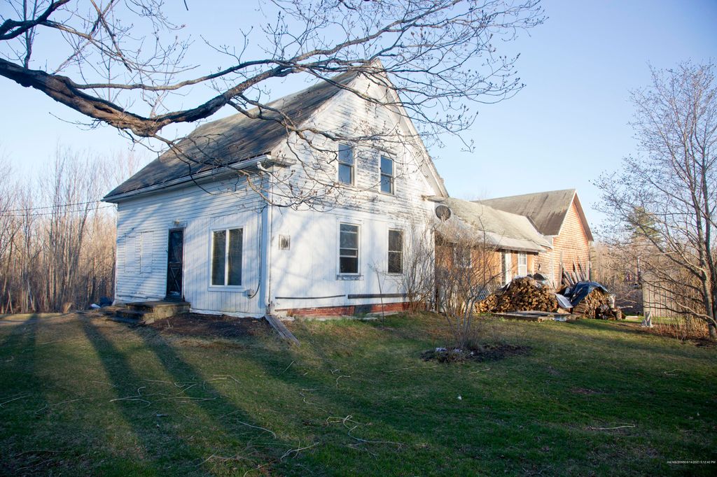 105 Village Rd, Stetson, ME 04488