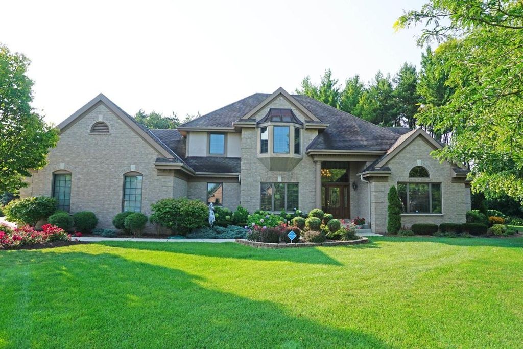 19965 Keswick Ct, Brookfield, WI 53045