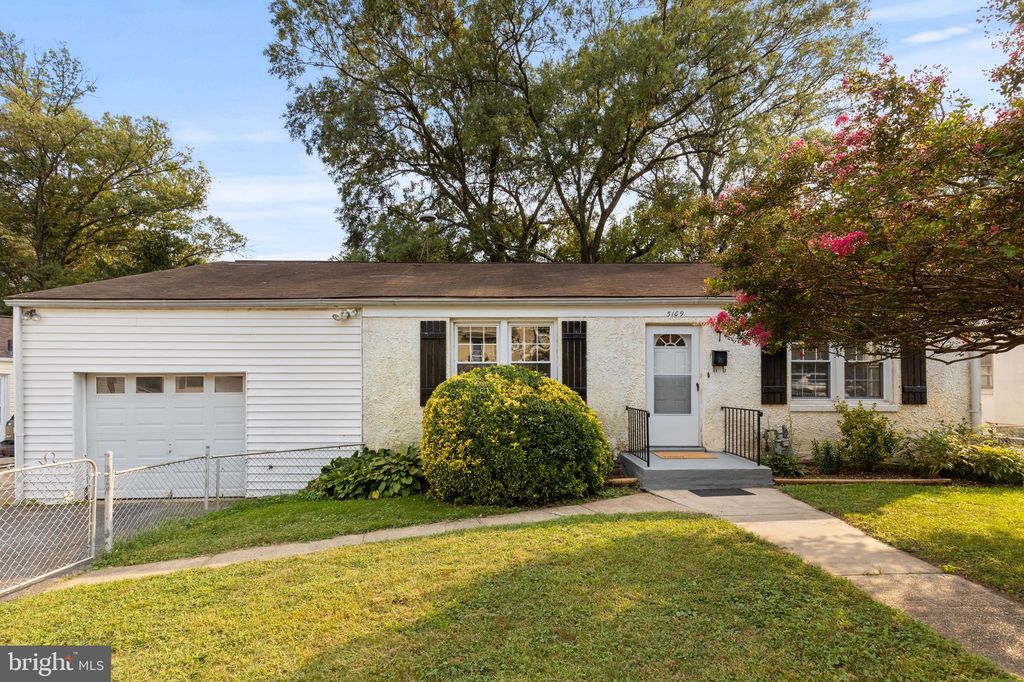 5109 Iroquois St, College Park, MD 20740