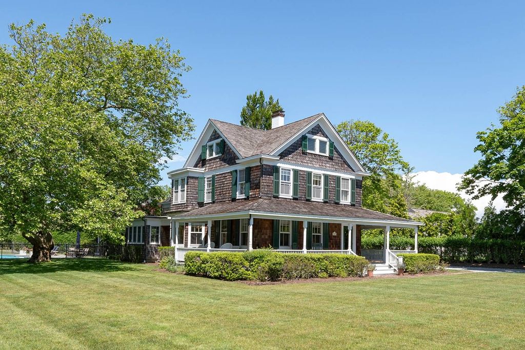 19 Bayfield Ln, Westhampton Beach, NY 11978