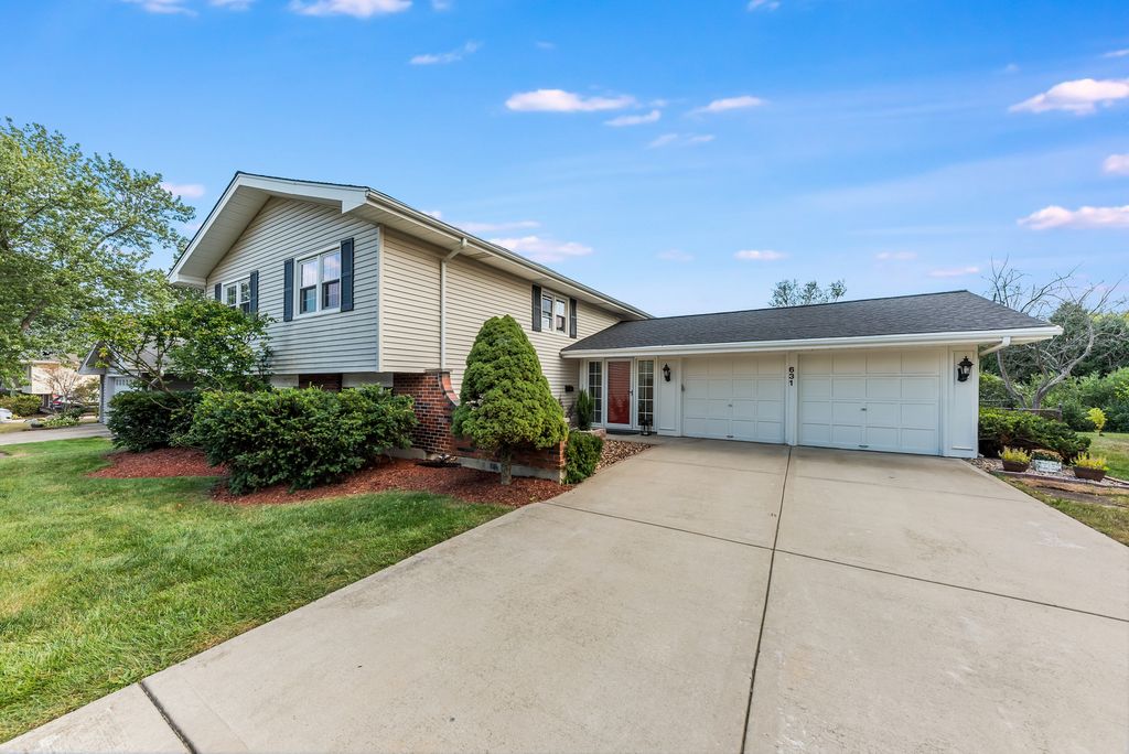 21W631 Kensington Rd, Glen Ellyn, IL 60137