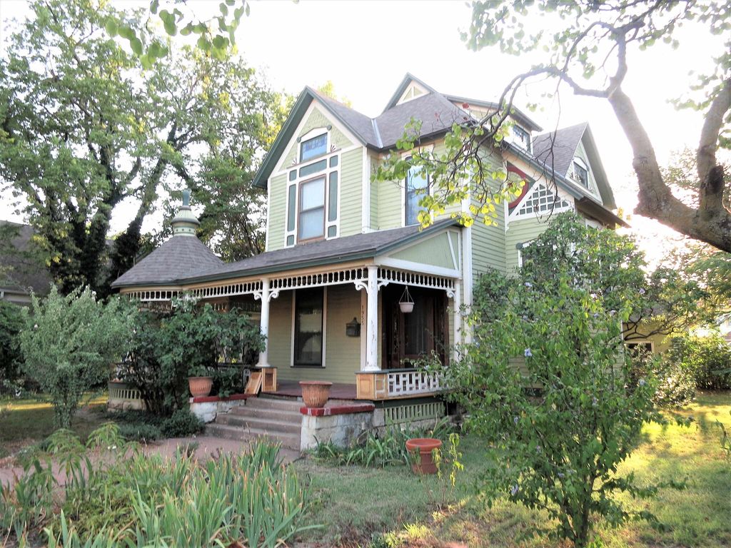 1955 N Market St, Wichita, KS 67214