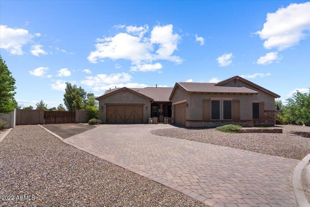 5481 S Crosscreek Dr, Chandler, AZ 85249