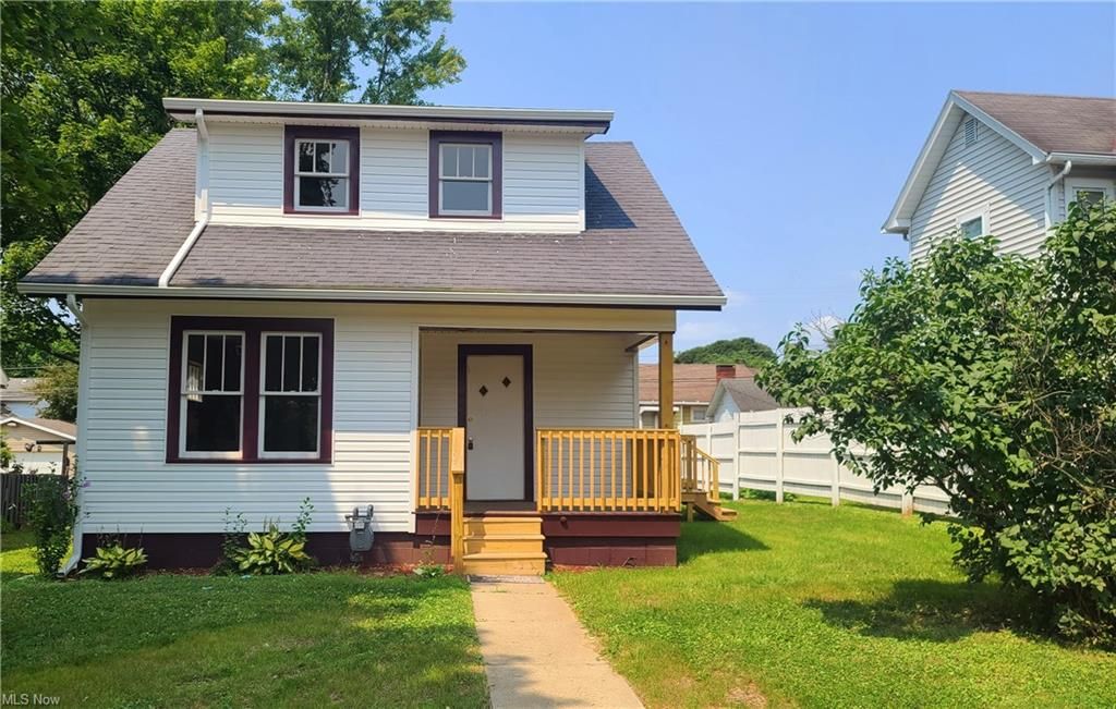1442 Adams St, Coshocton, OH 43812