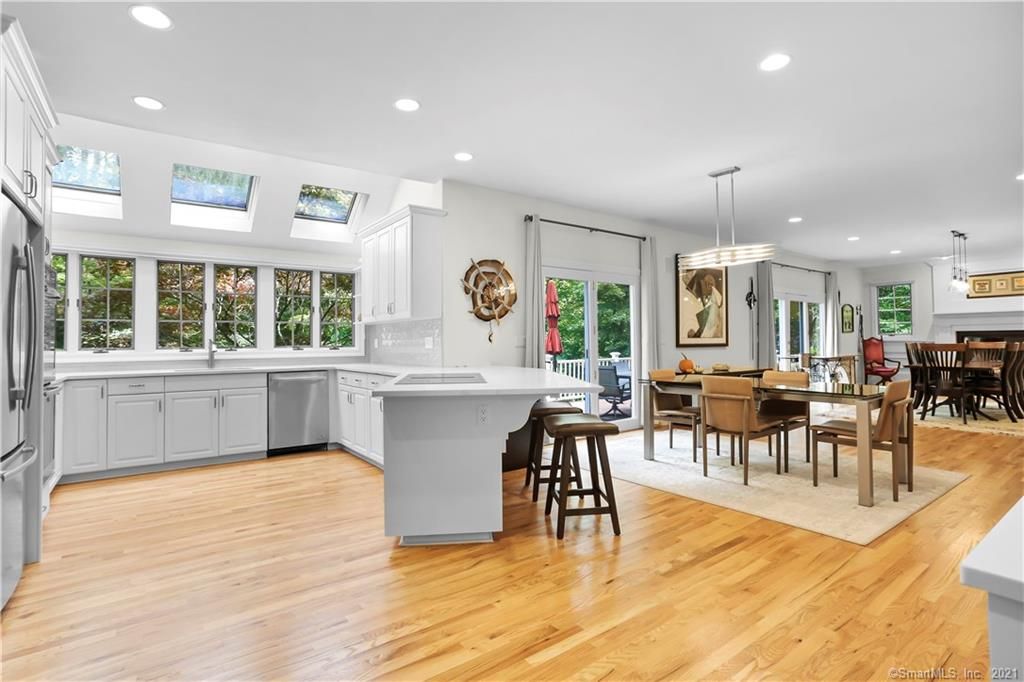 698 Erskine Rd, Stamford, CT 06903