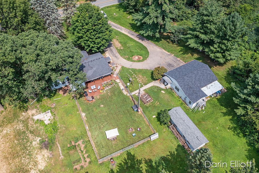 29400 C Dr N, Albion, MI 49224