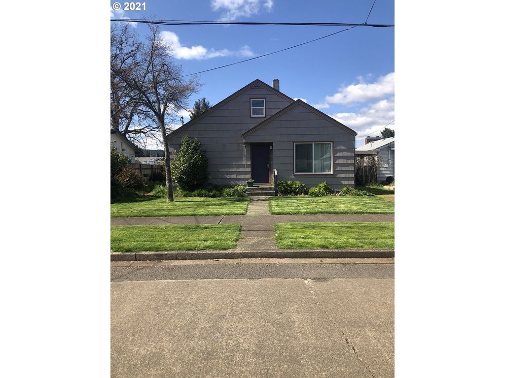811 S  8th St, Cottage Grove, OR 97424