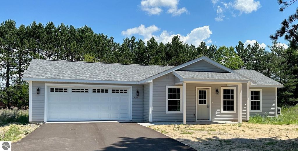 2711 Sawyer Rd, Traverse City, MI 49685