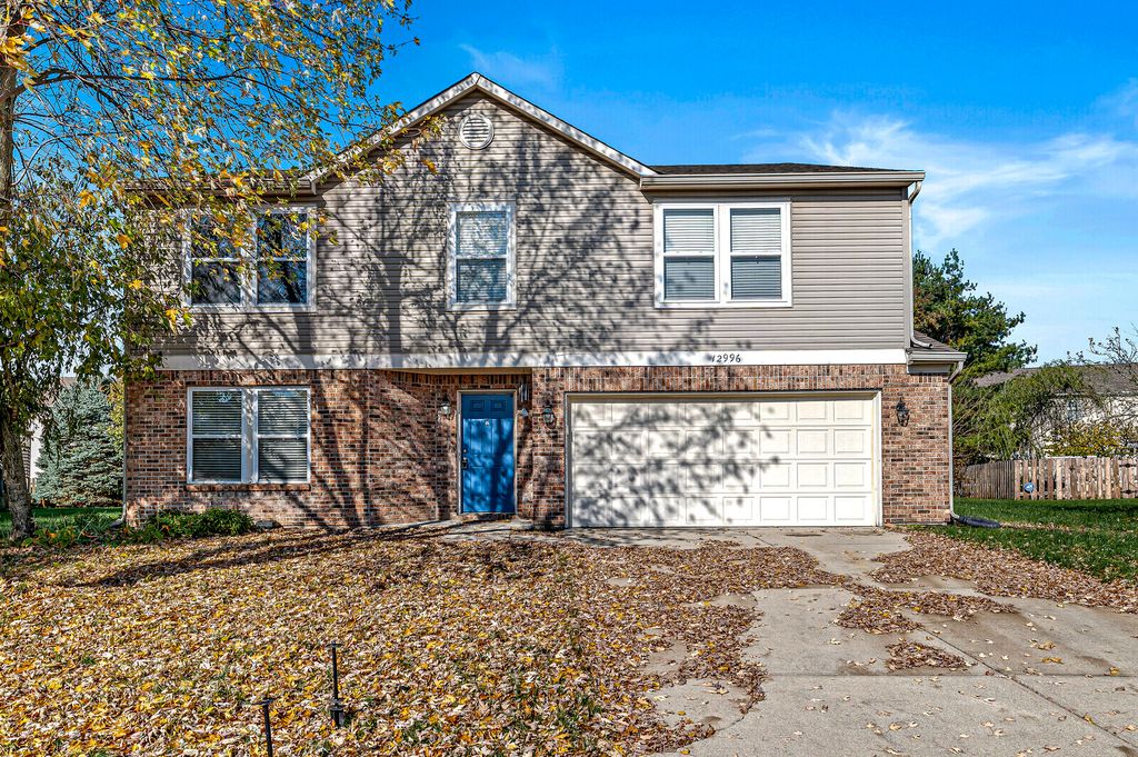 12996 Pleasant View Ln, Fishers, IN 46038