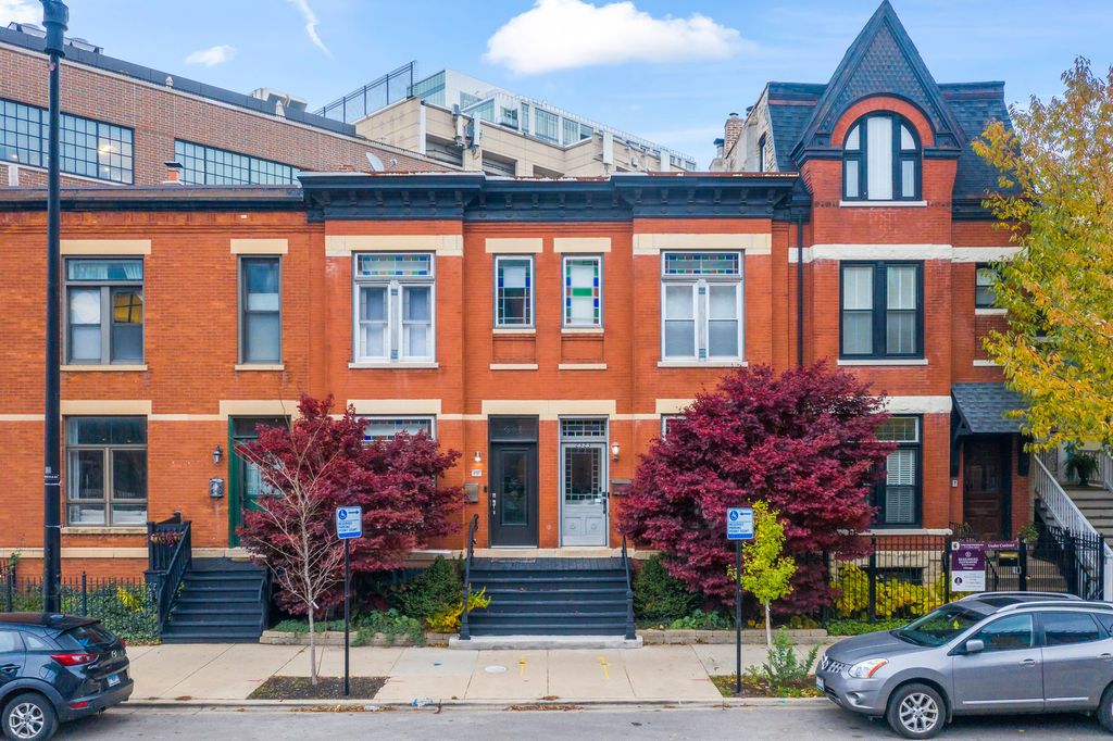2325 N Halsted St, Chicago, IL 60614