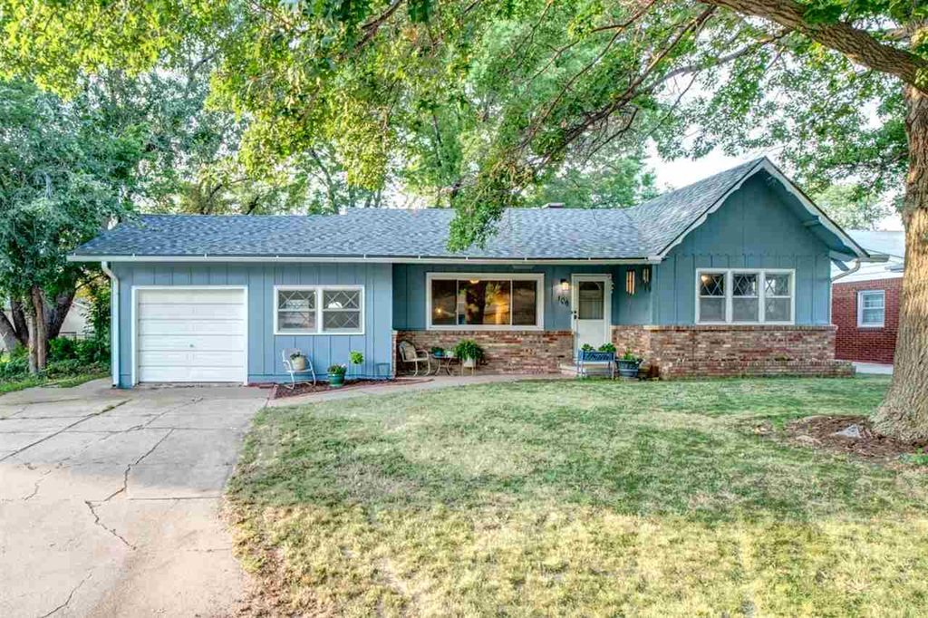 106 SE 12th St, Newton, KS 67114