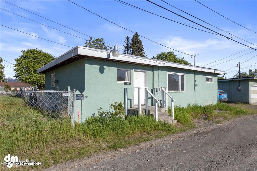 1326 1/2 Medfra St, Anchorage, AK 99501