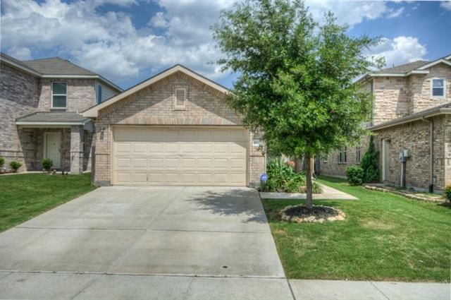 8812 Moon Rise Ct, Fort Worth, TX 76244