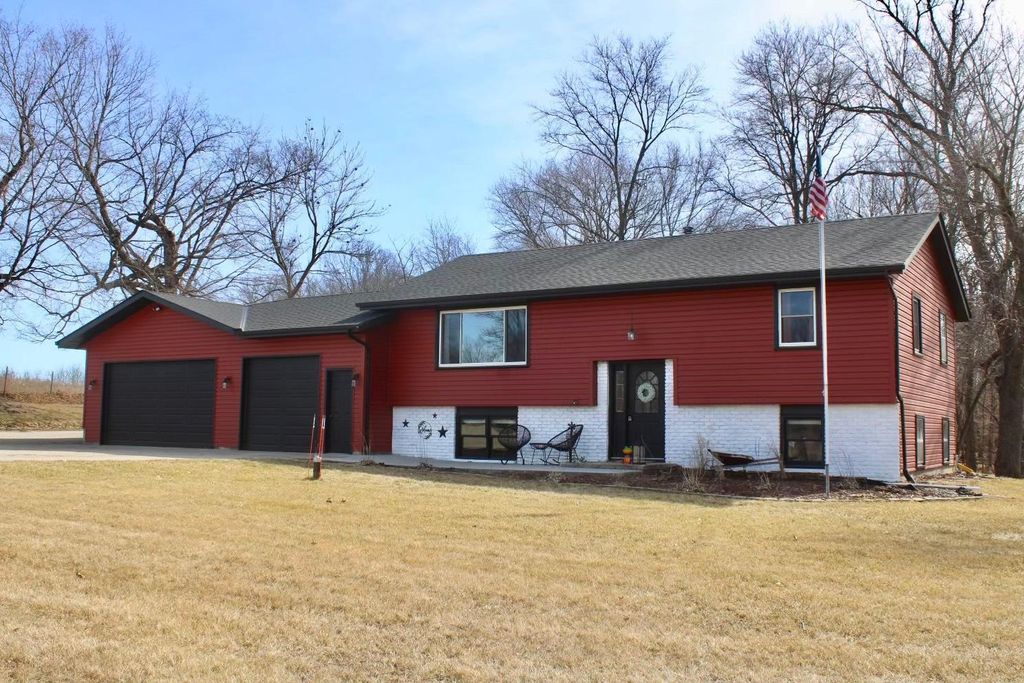 2515 90th St NW, Maple Lake, MN 55358