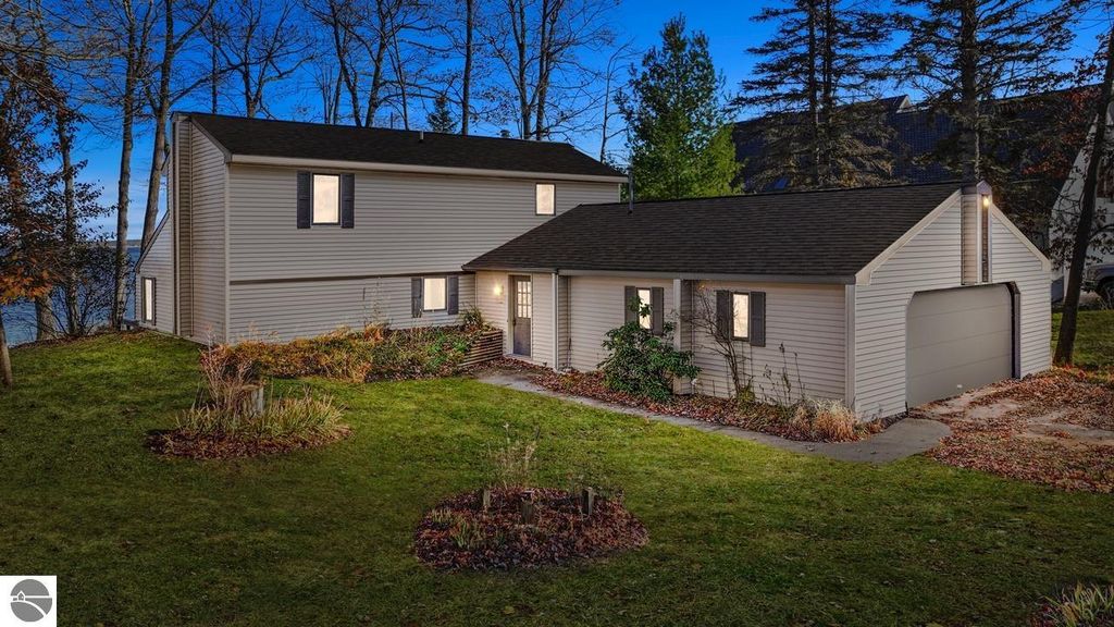 4573 W Lake Mitchell Dr, Cadillac, MI 49601 Trulia