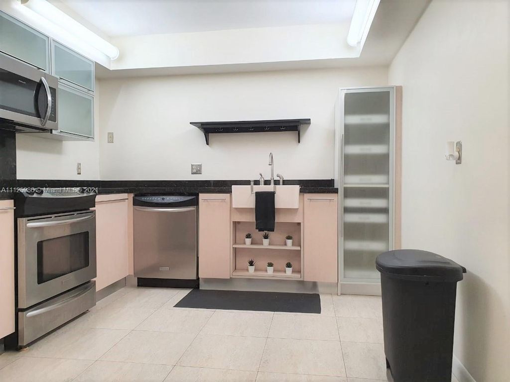 16300 Golf Club Rd #504, Weston, FL 33326