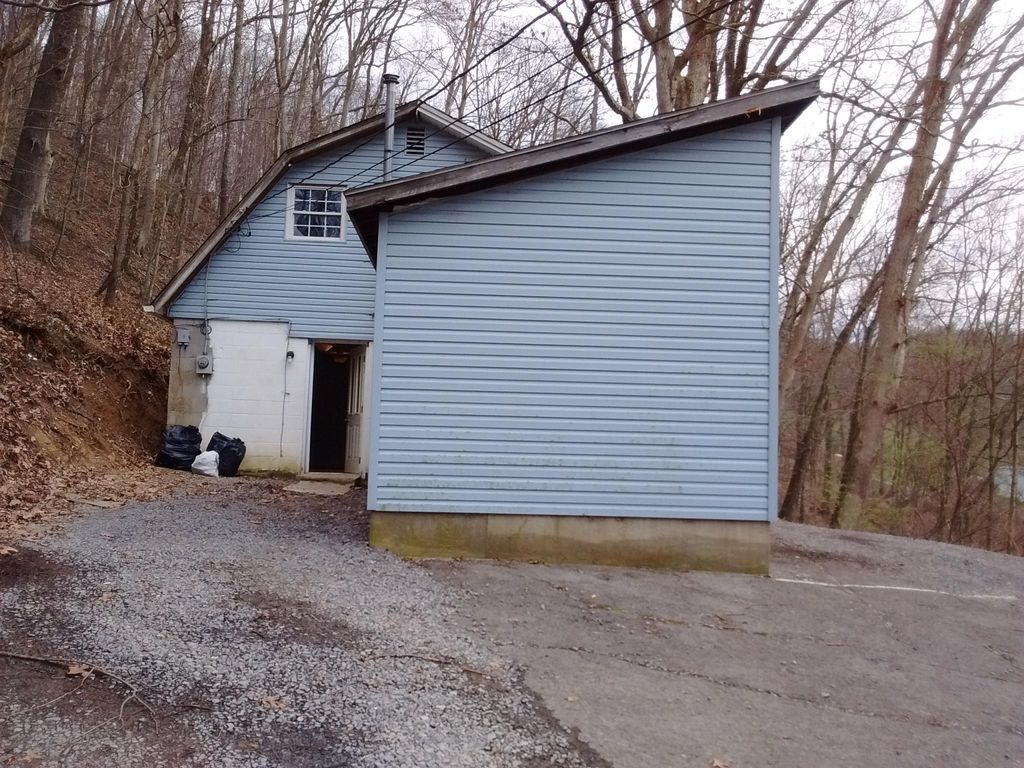 39 Alza Ln, Fairmont, WV 26554