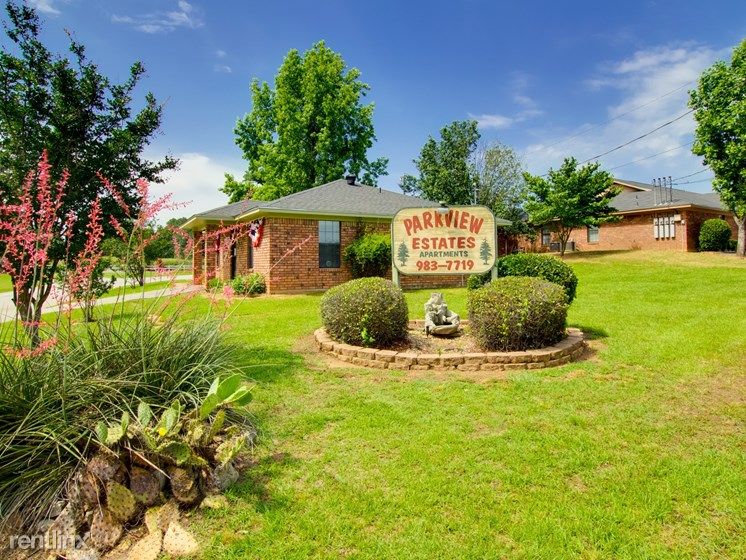 200 Parkview Ests, Kilgore, TX 75662