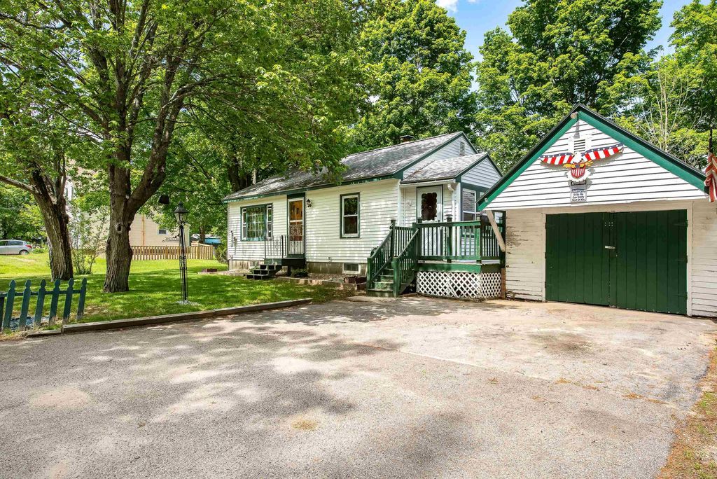 8 Broadway Street, Rochester, NH 03868