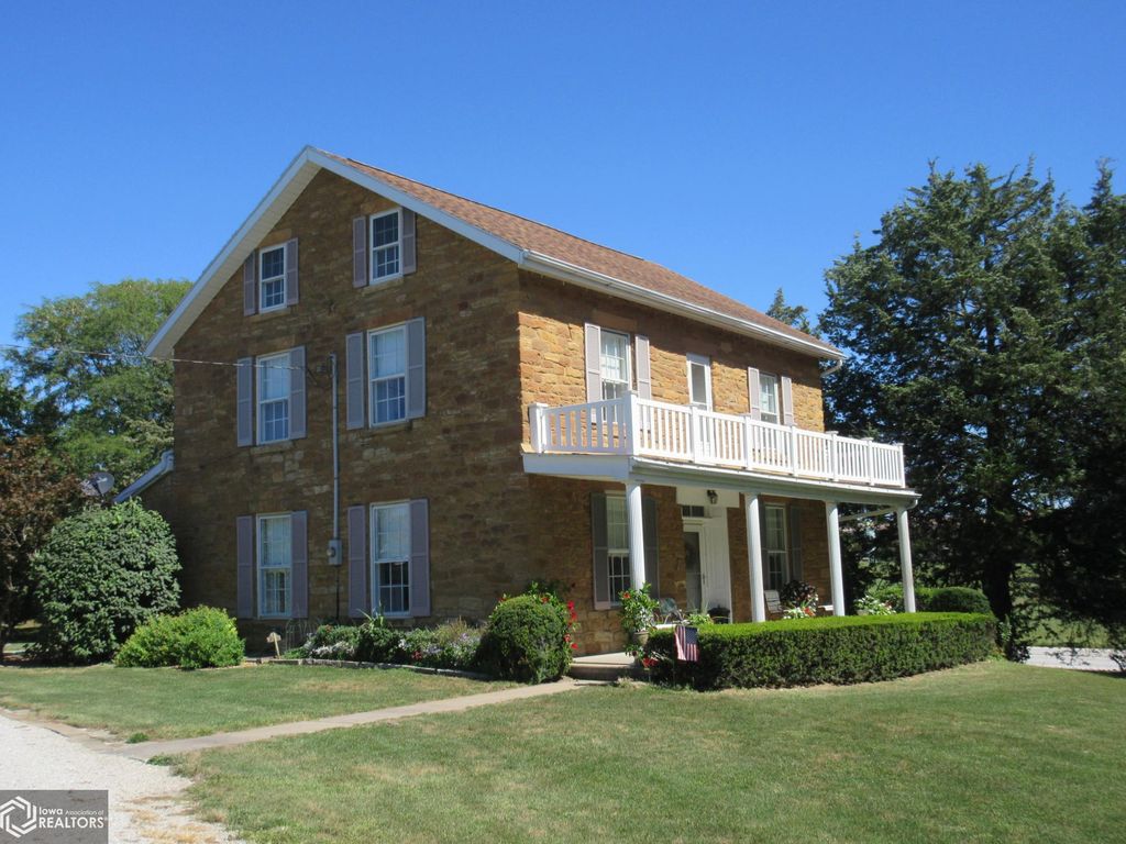 2547 Carbide Ln, Keokuk, IA 52632