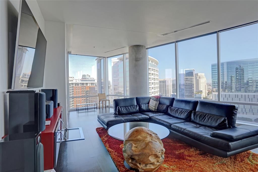 2430 Victory Park Ln #2209, Dallas, TX 75219