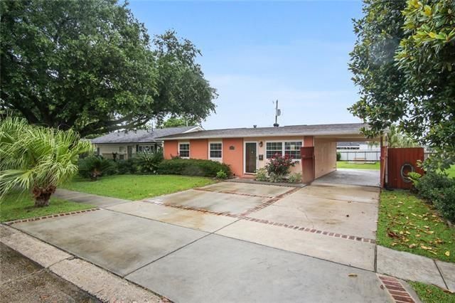 347 Cherry Blossom Ln, Gretna, LA 70056