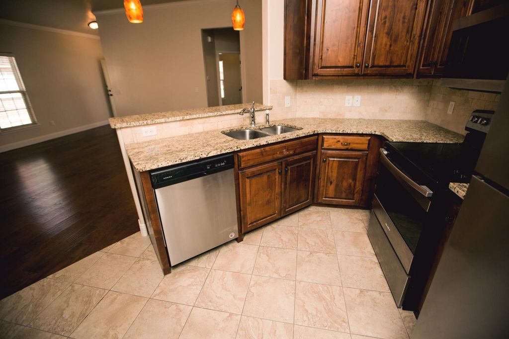 6300 Oakcrest Ln, Amarillo, TX 79109