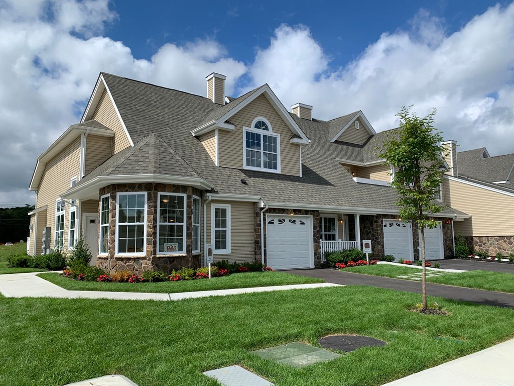 The Essex Stone Ridge Estates at Dix Hills Huntington Station, NY