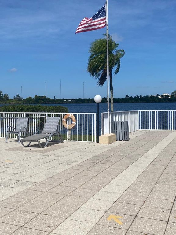 1175 NE Miami Gardens Dr #710, Miami, FL 33179