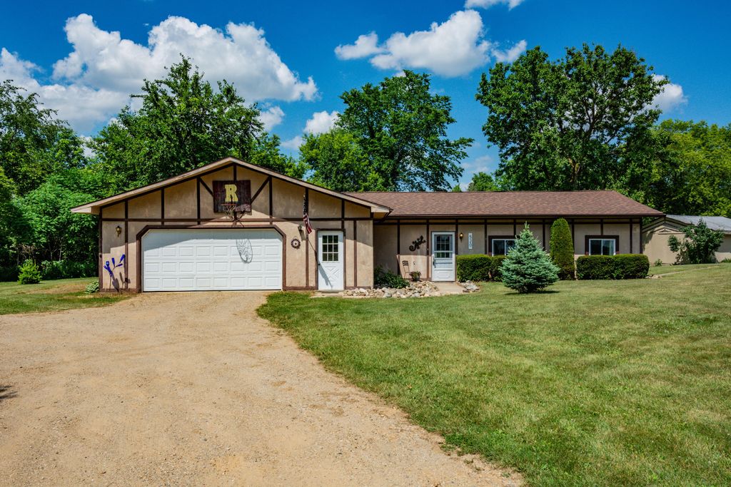 520 W Elm St, Reading, MI 49274
