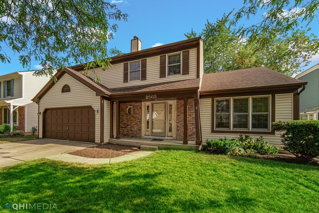 2563 Woodcliff Ct, Lisle, IL 60532