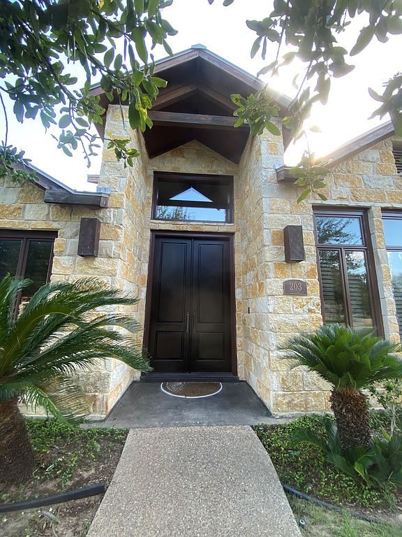 203 Lakeview Blvd, Laredo, TX 78041
