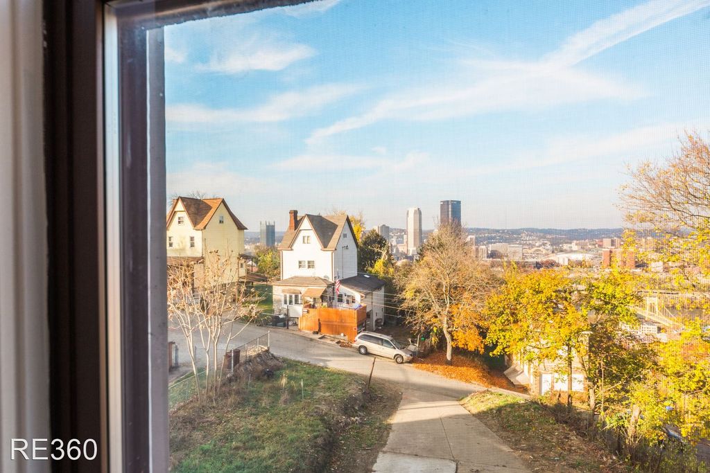 921 Eureka St, Pittsburgh, PA 15210