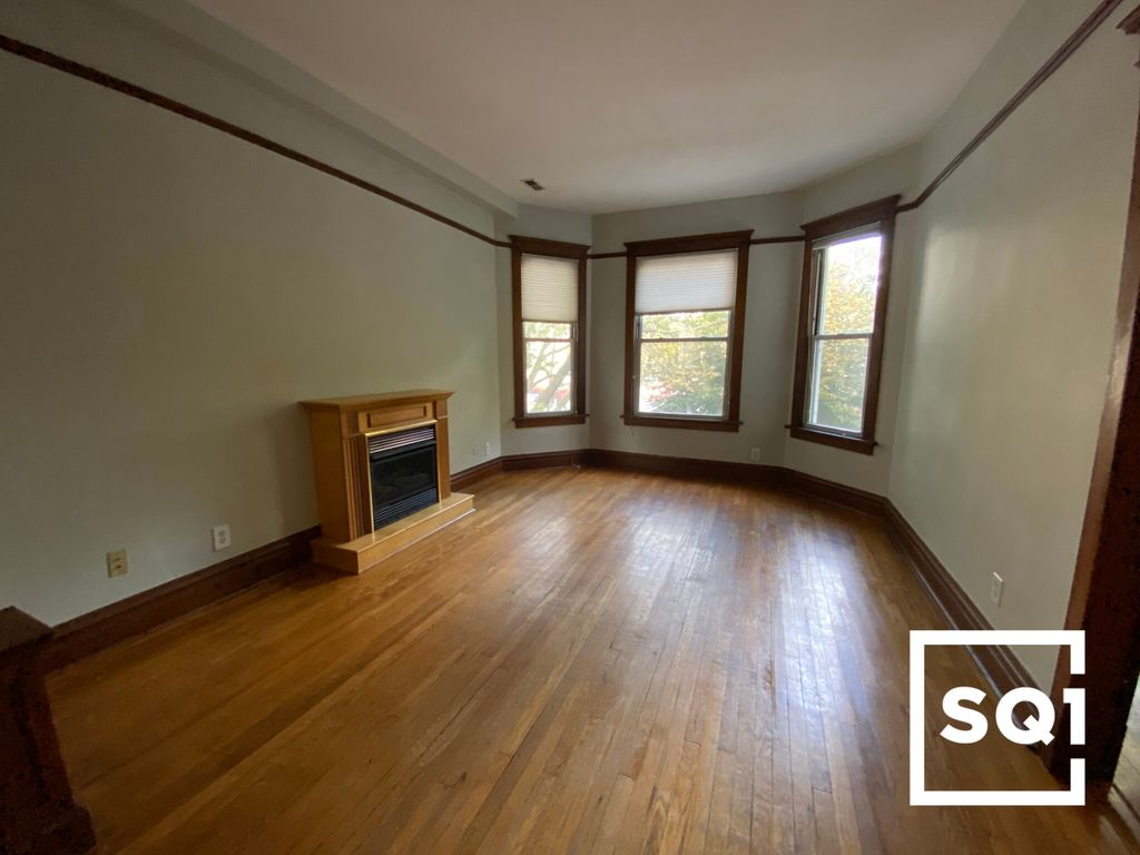 1029 W Wolfram St #2, Chicago, IL 60657