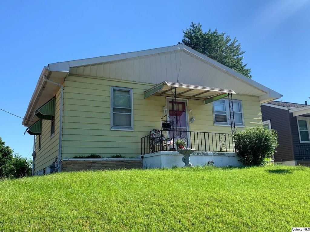 1617 Cherry St, Quincy, IL 62301