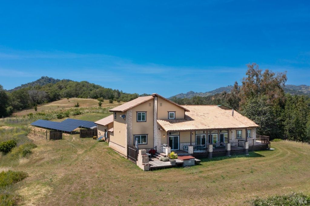 1106 Bel Arbres Drive, Redwood Valley, CA 95470