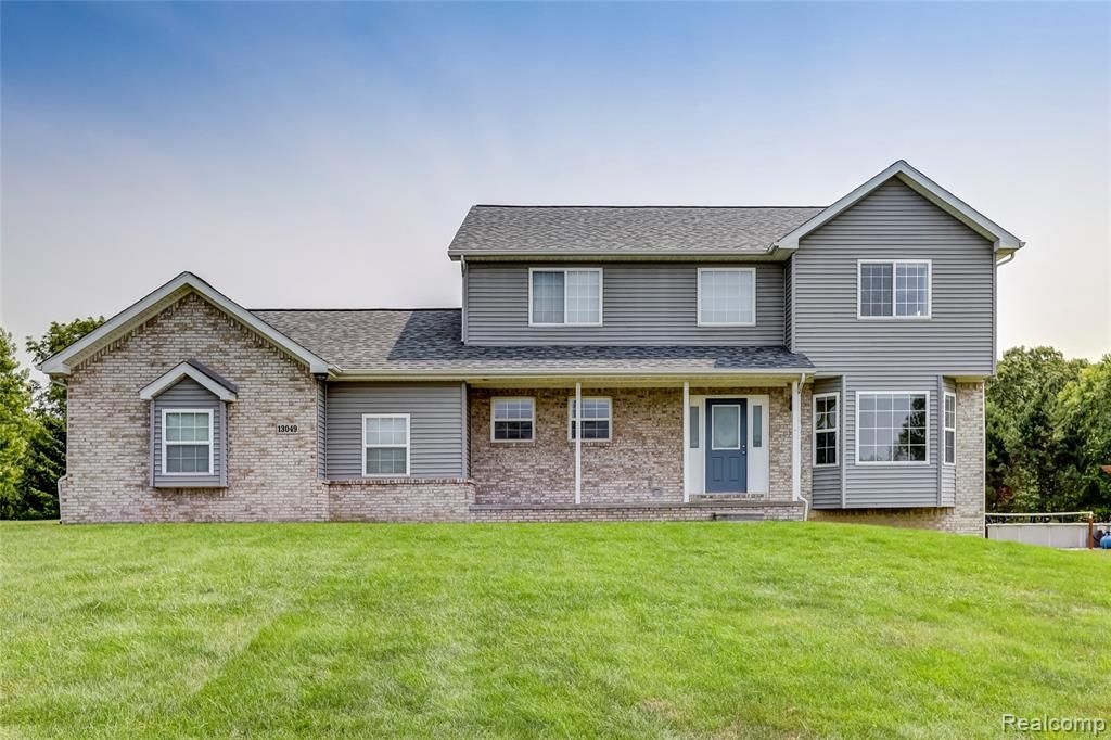 13049 Keweenaw Ct, Linden, MI 48451