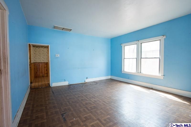 2016 W Oak St, Burbank, CA - 3 Bed, 1 Bath Single-Family Home - 14