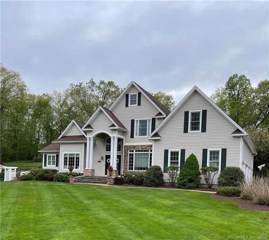 84 Watch Hill Rd, Berlin, CT 06037