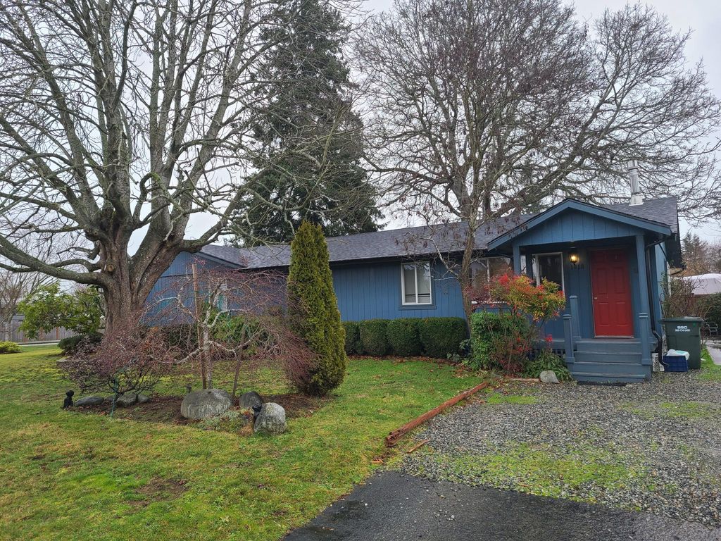 1018 Harrison Ave, Blaine, WA 98230