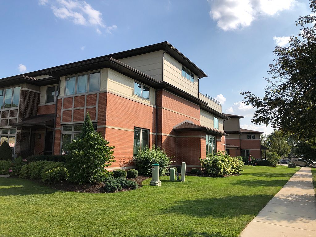 204 N Northwest Hwy, Park Ridge, IL 60068