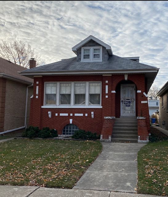 5705 W Eastwood Ave, Chicago, IL 60630