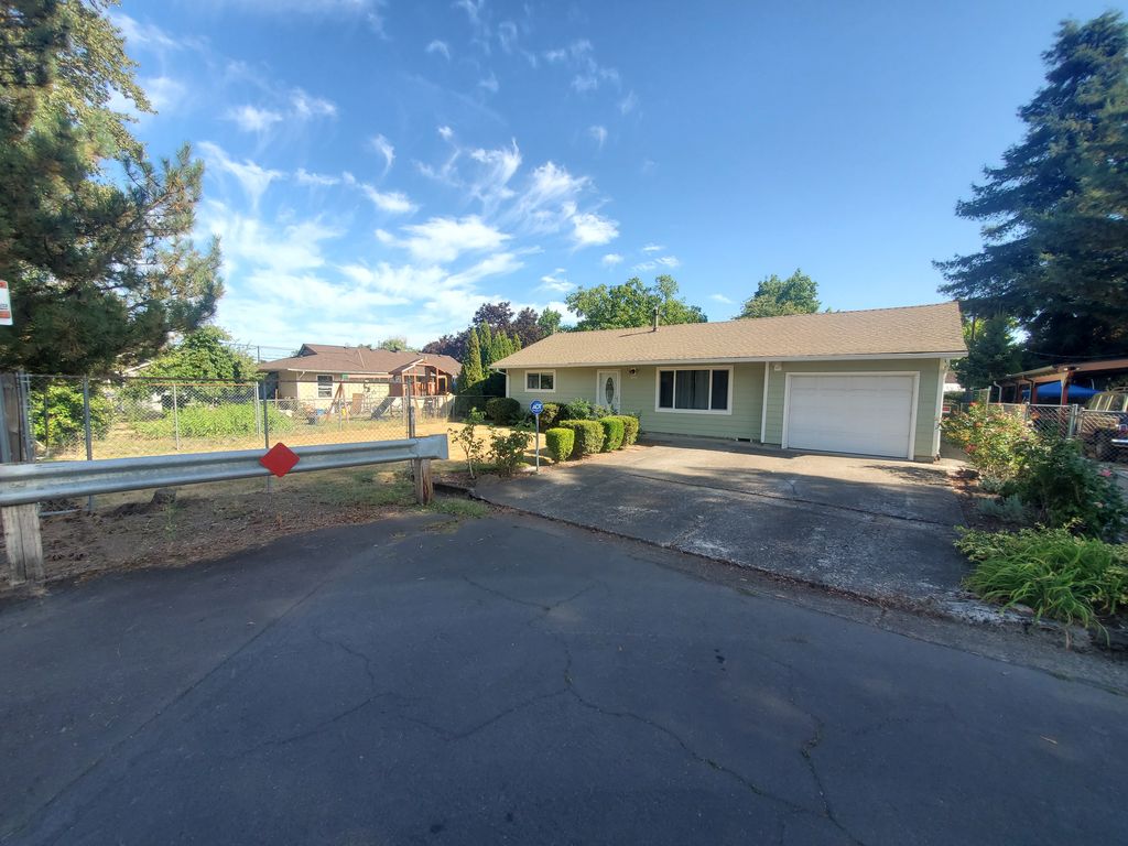 1090 22nd Ave SE, Albany, OR 97322