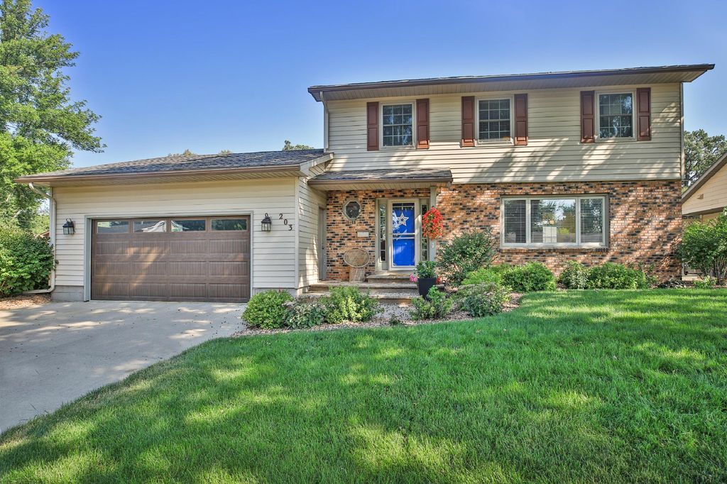 203 Glenn Rd, Albert Lea, MN 56007