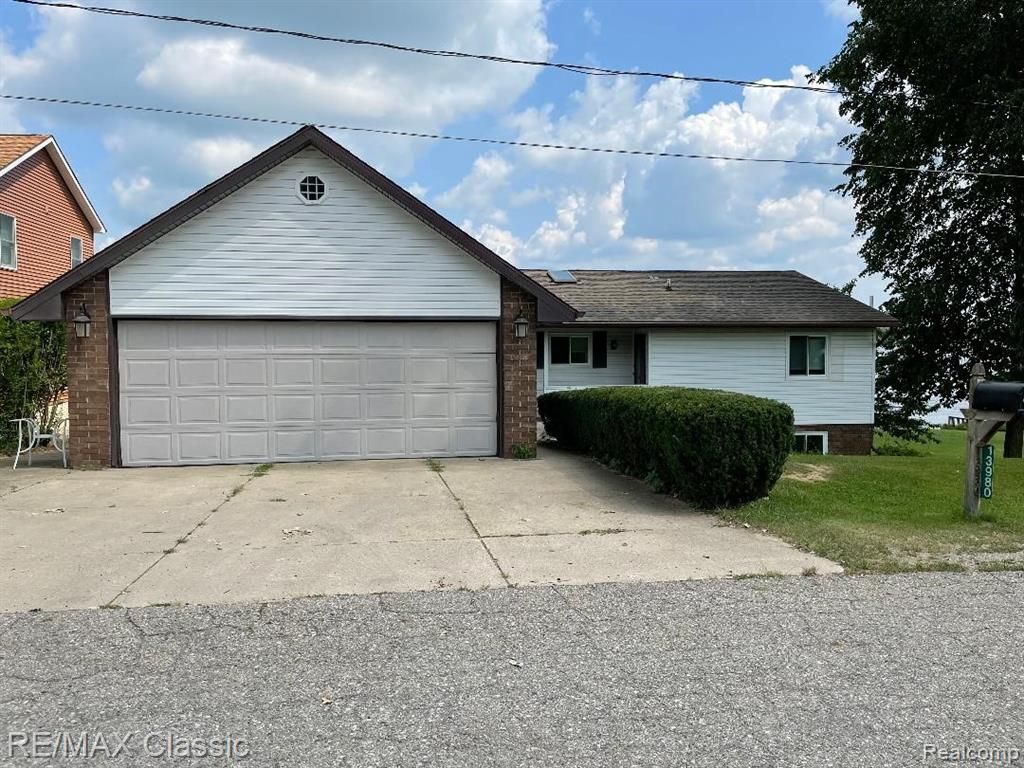 13980 Grandpoint Cir, Cement City, MI 49233
